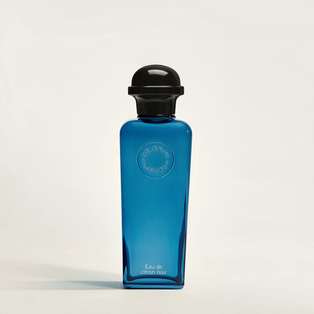 eau-de-citron-noir-eau-de-cologne - 40408-worn-2-0-0-2000-2000-q99_g